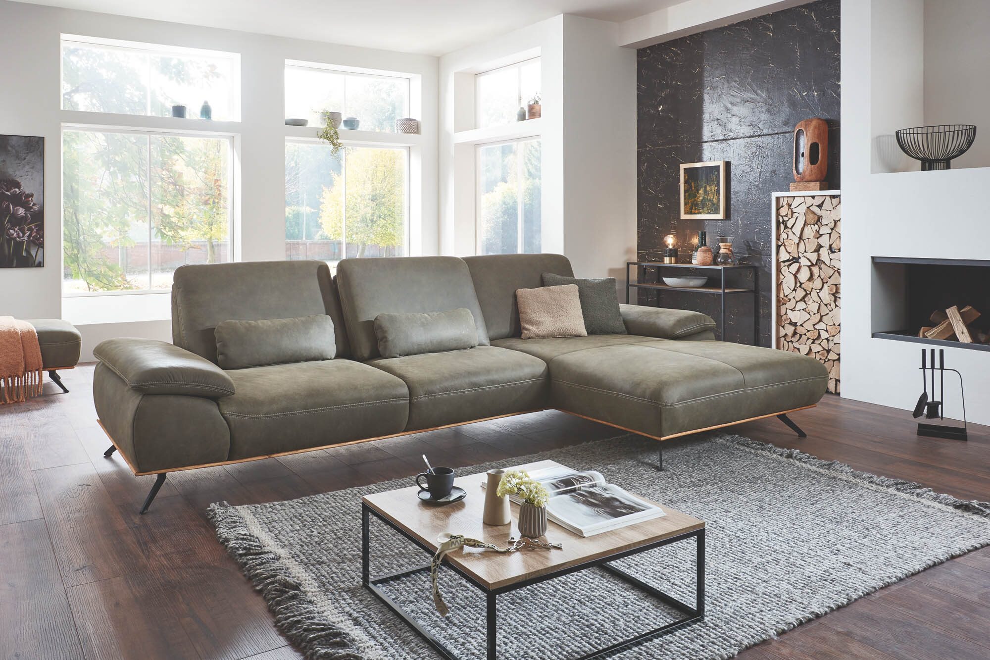 moebel lemgo polinova-ecksofa-olivgruen-holzakzent