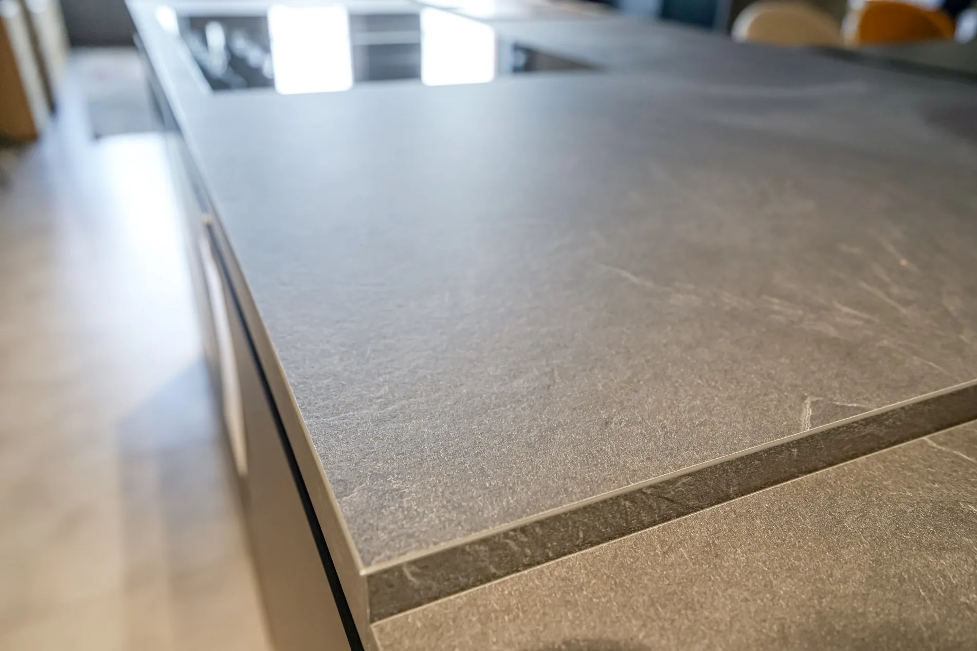 moebel-stoess-arbeitsplatte-steinoptik